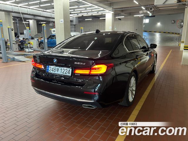 BMW 5-Series G30 523d xDrive Luxury - фото 1