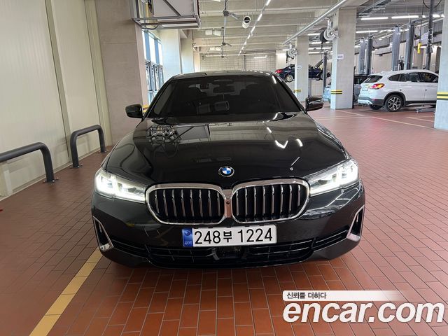 BMW 5-Series G30 523d xDrive Luxury - фото 2