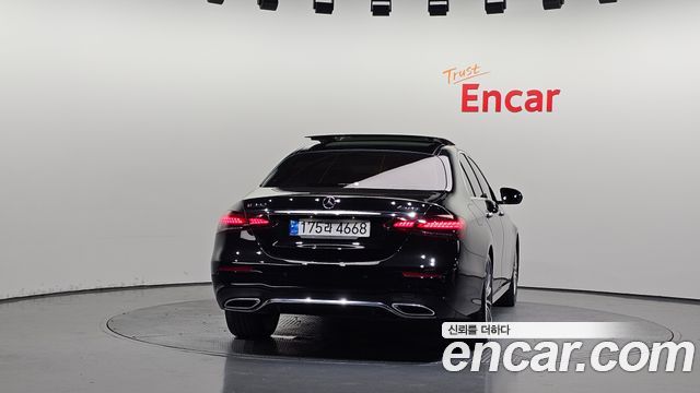 Mercedes-Benz E-Class W213 E350 4MATIC AMG Line - фото 3