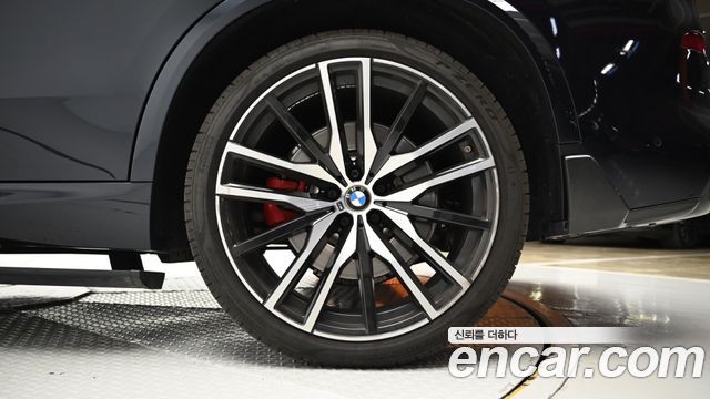 BMW X5 G05 M50i - фото 4