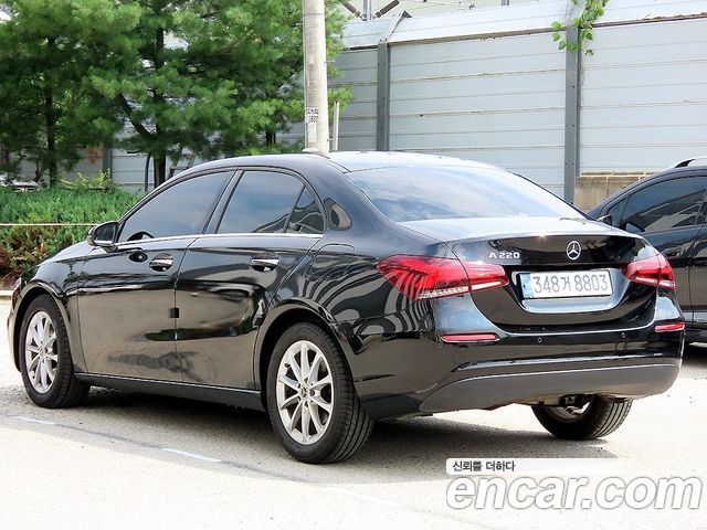 Mercedes-Benz A-Class W177 A220 Sedan - фото 2