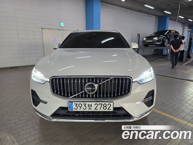Volvo XC60 2-го поколения B5 Ultimate Bright - фото 1