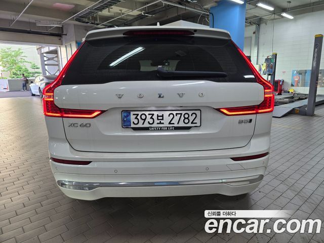 Volvo XC60 2-го поколения B5 Ultimate Bright - фото 2