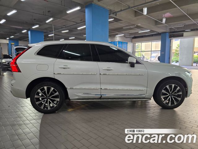 Volvo XC60 2-го поколения B5 Ultimate Bright - фото 3