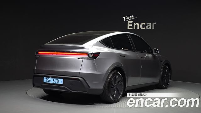 Tesla Model Y RWD - фото 1