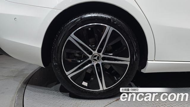 Mercedes-Benz A-Class W177 A220 Sedan - фото 4