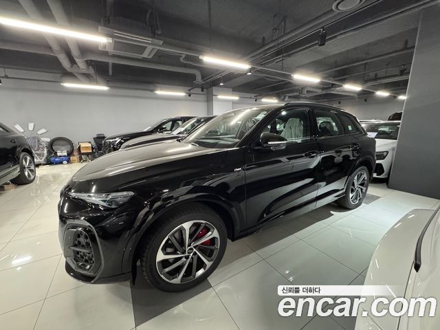 Audi Q5 40 TDI Quattro S Line Black Edition - фото 1