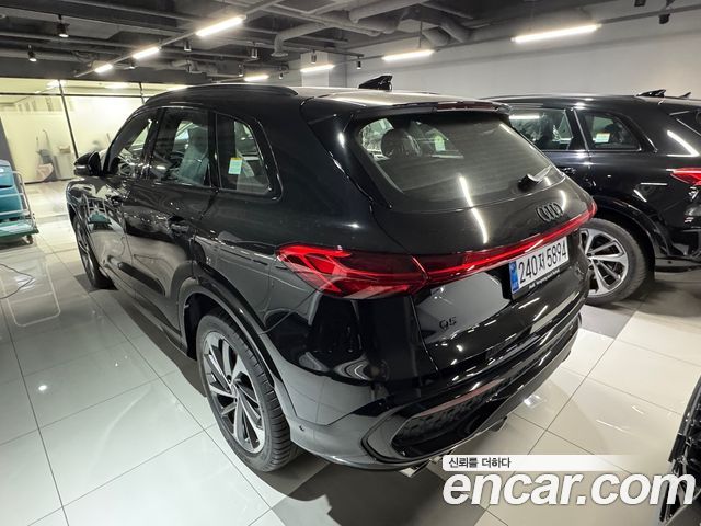Audi Q5 40 TDI Quattro S Line Black Edition - фото 2