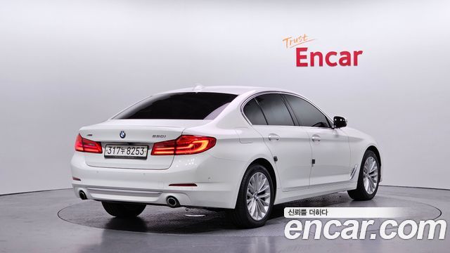 BMW 5-Series G30 530i xDrive Luxury Plus - фото 1