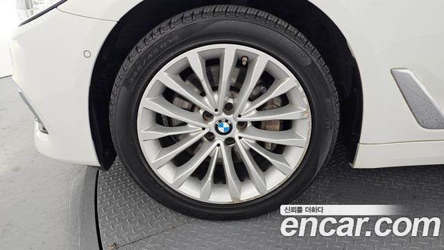 BMW 5-Series G30 530i xDrive Luxury Plus - фото 4