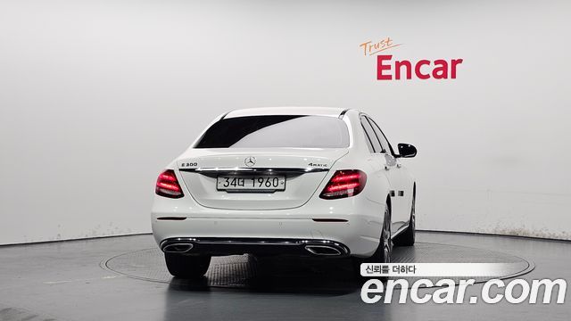 Mercedes-Benz E-Class W213 E300 4MATIC Avnatgarde - фото 3