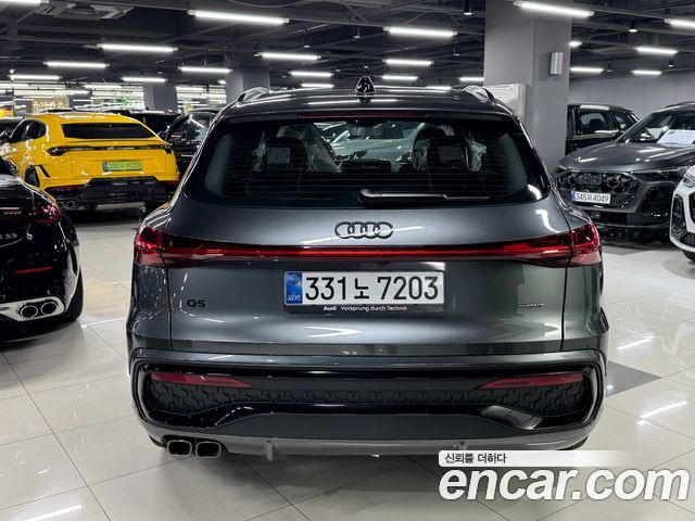 Audi Q5 40 TDI Quattro S Line Black Edition - фото 1
