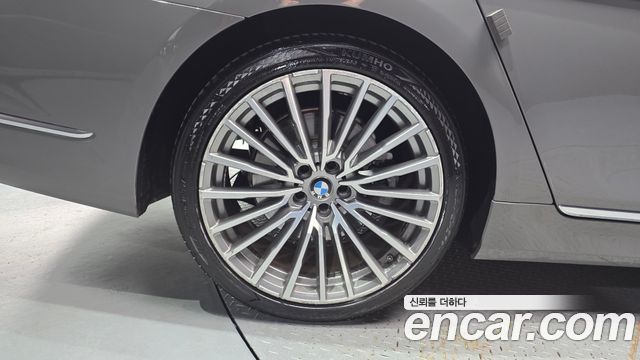 BMW 7-Series G11 730d xDrive Design Pure Excellence - фото 4