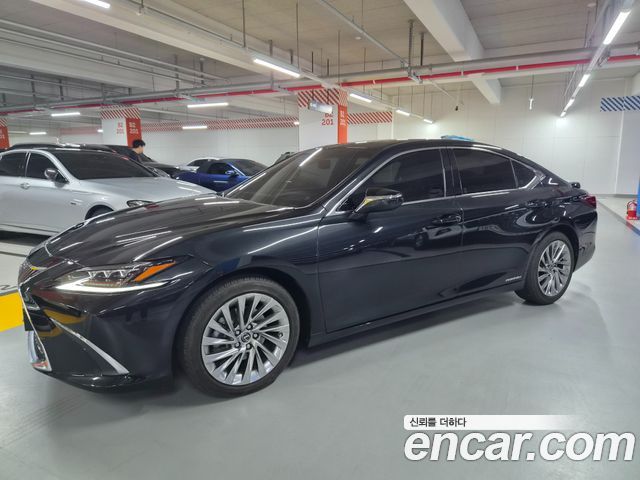 Lexus ES 7-го поколения Executive - фото 1