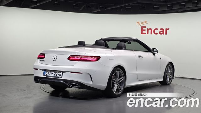 Mercedes-Benz E-Class W213 E220d Cabriolet - фото 1