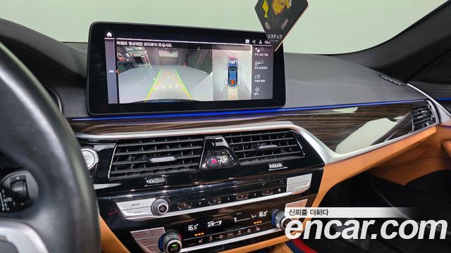 BMW 5-Series G30 520i M Sport - фото 0