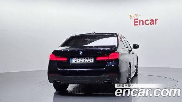 BMW 5-Series G30 520i M Sport - фото 3