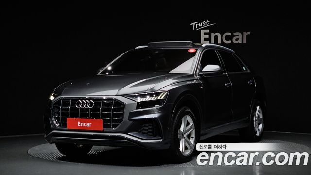 Audi Q8 45 TDI Quattro Premium - фото 0