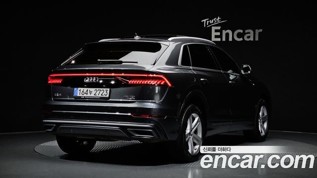 Audi Q8 45 TDI Quattro Premium - фото 1