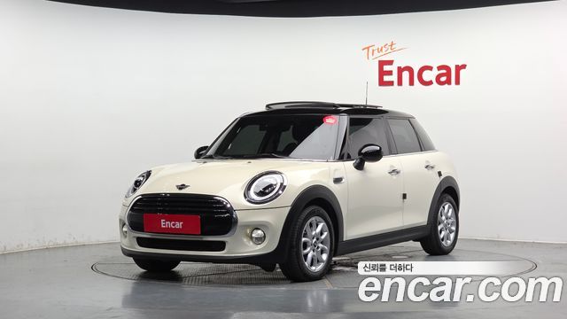 Mini Cooper 5Door HIGH 3rd - фото 0
