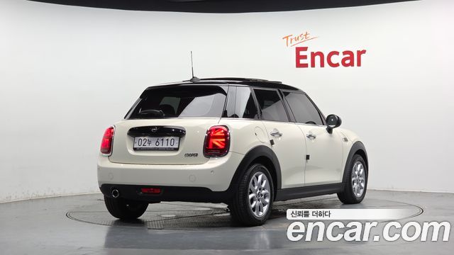Mini Cooper 5Door HIGH 3rd - фото 1