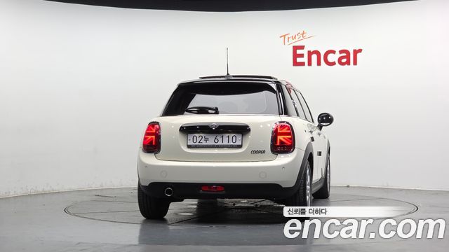 Mini Cooper 5Door HIGH 3rd - фото 3