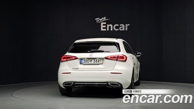 Mercedes-Benz A-Class W177 A220 Hatchback - фото 3
