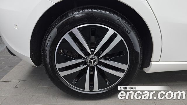 Mercedes-Benz A-Class W177 A220 Hatchback - фото 4