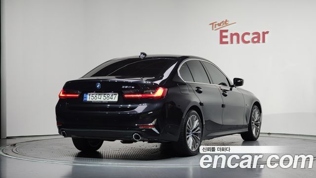 BMW 3-Series G20 320e Luxury - фото 1
