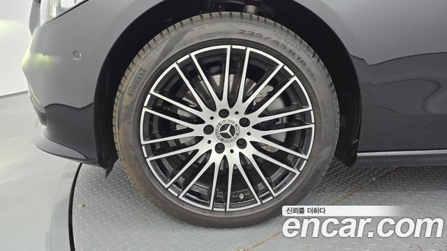 Mercedes-Benz C-Class W206 C200 Avantgarde - фото 4