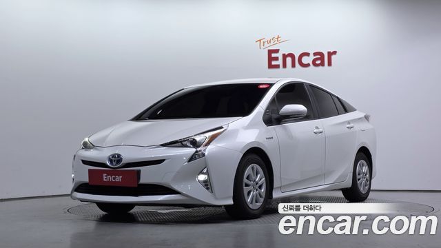 Toyota Prius 4-го поколения 1.8 E - фото 0