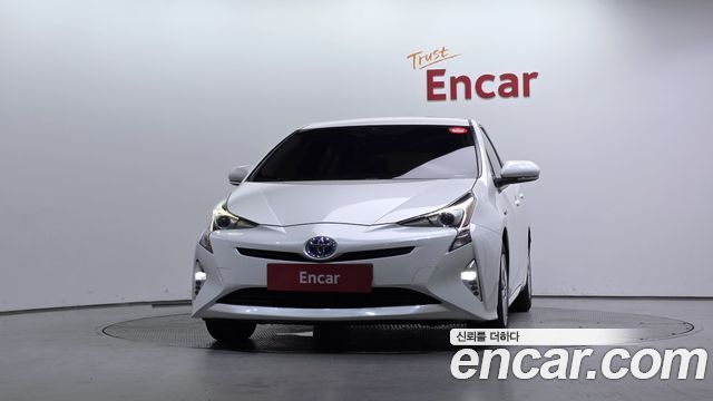 Toyota Prius 4-го поколения 1.8 E - фото 2