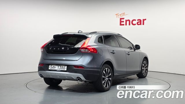 Volvo V40 D3 - фото 1