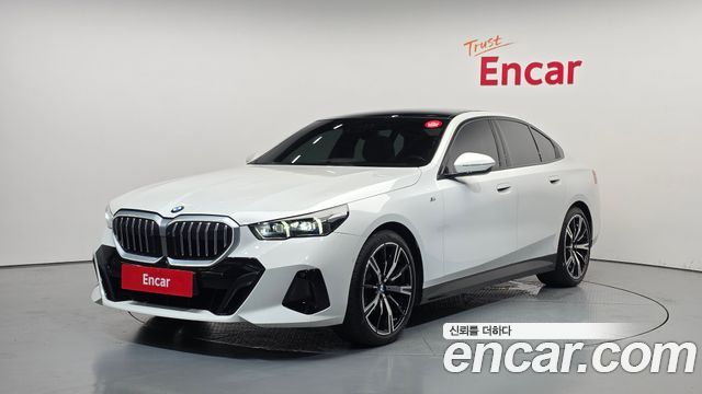 BMW 5-Series G60 530i xDrive M Sport - фото 0