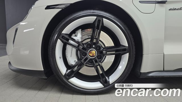 Porsche Taycan GTS - фото 3