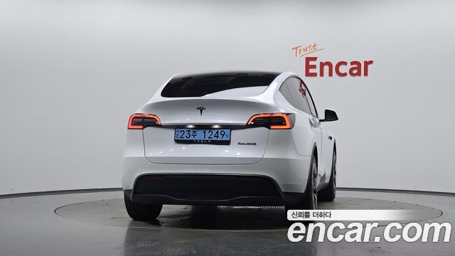 Tesla Model Y Standard Range RWD - фото 2