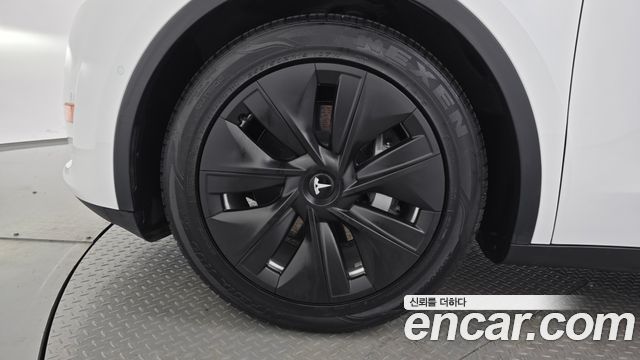 Tesla Model Y Standard Range RWD - фото 3