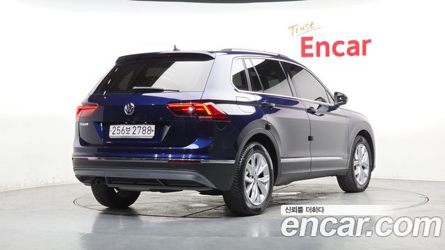 Volkswagen Tiguan 2-го поколения 2.0 TDI Premium - фото 1