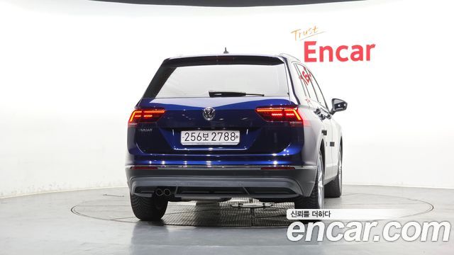 Volkswagen Tiguan 2-го поколения 2.0 TDI Premium - фото 3