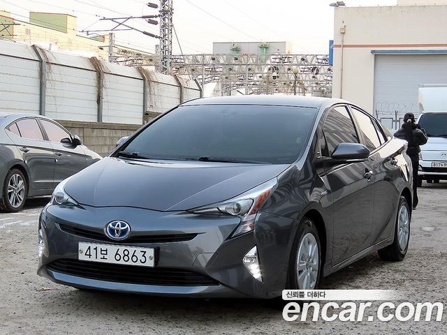 Toyota Prius 4-го поколения 1.8 E - фото 1