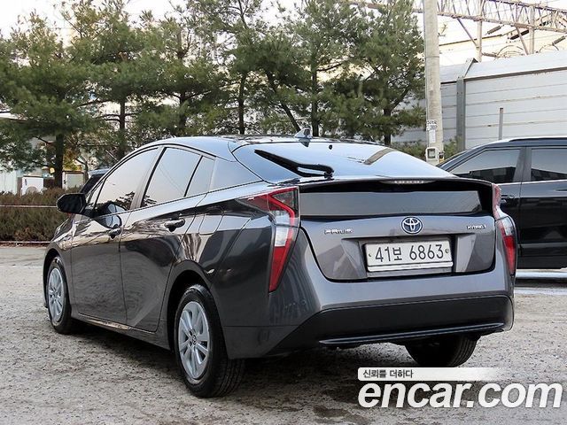 Toyota Prius 4-го поколения 1.8 E - фото 2
