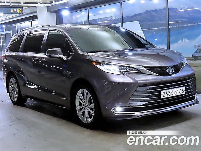 Toyota Sienna 4-го поколения 2.5 Hybrid 2WD - фото 0