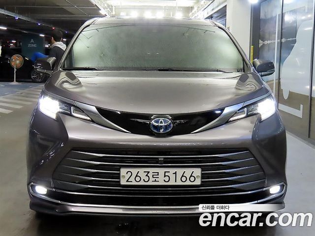 Toyota Sienna 4-го поколения 2.5 Hybrid 2WD - фото 1