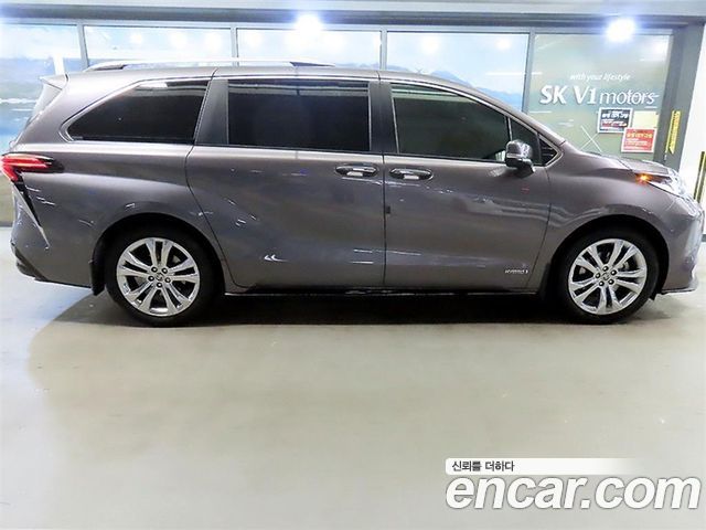 Toyota Sienna 4-го поколения 2.5 Hybrid 2WD - фото 2