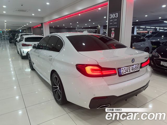 BMW 5-Series G30 520i M Sport - фото 1