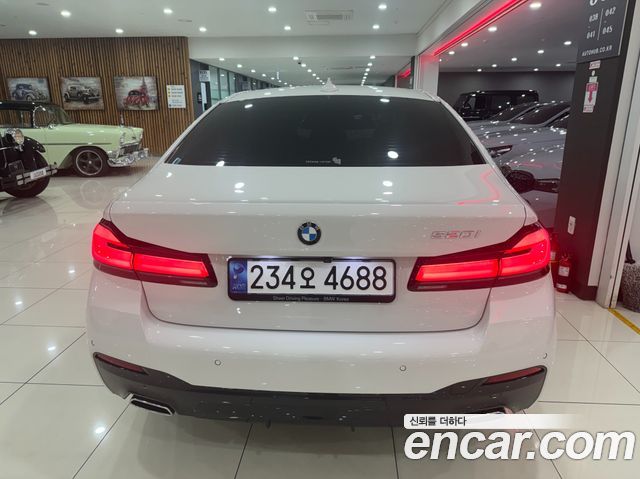 BMW 5-Series G30 520i M Sport - фото 3