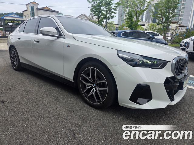 BMW 5-Series G60 523d xDrive M Sport - фото 1