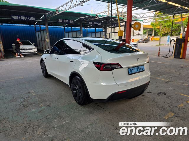 Tesla Model Y RWD - фото 1