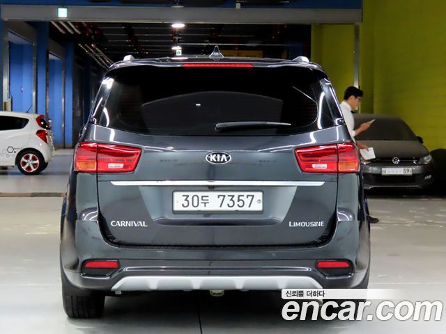 Kia Carnival Новый Gasoline 7-Seater Limousine President - фото 2