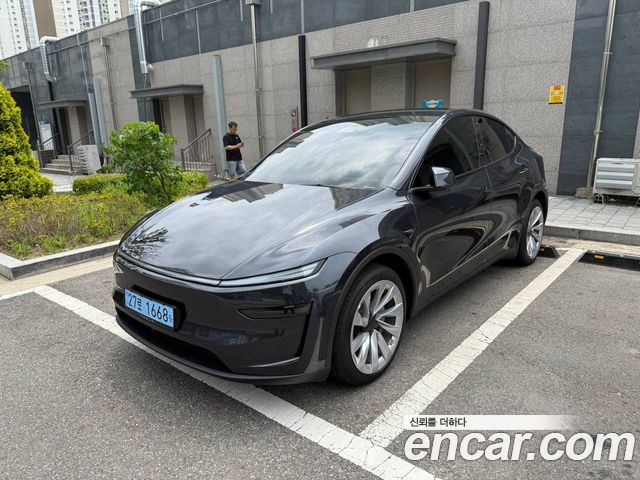 Tesla Model Y Long Range AWD - фото 0
